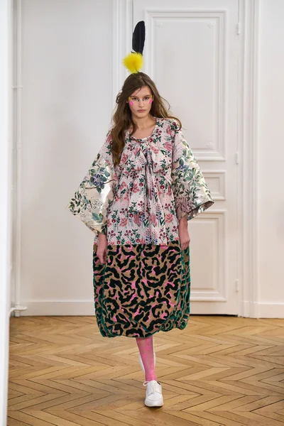 Look 16